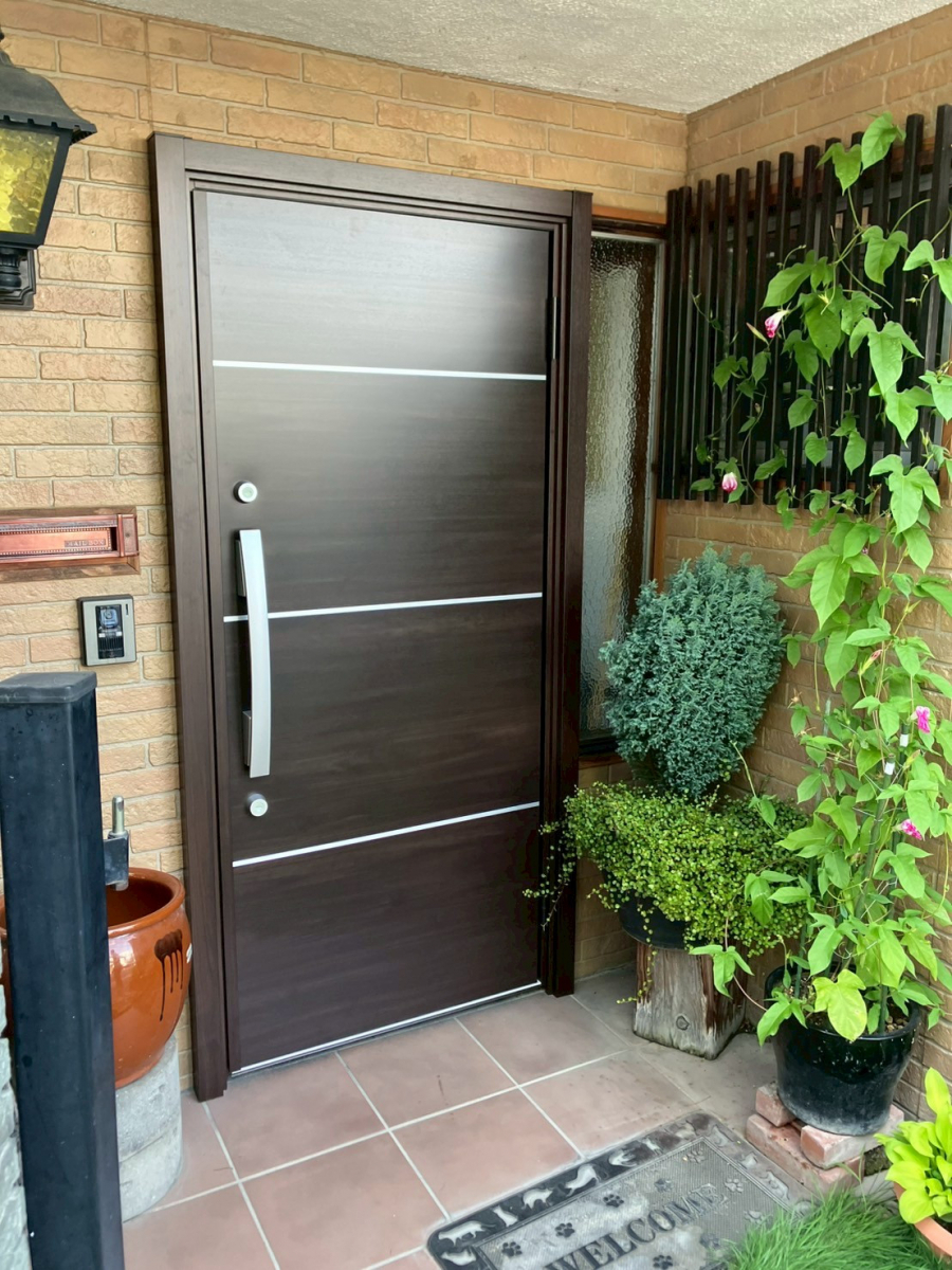 ネットアスの［松本市］玄関ドア交換＊リシェント玄関だドアの施工後の写真1