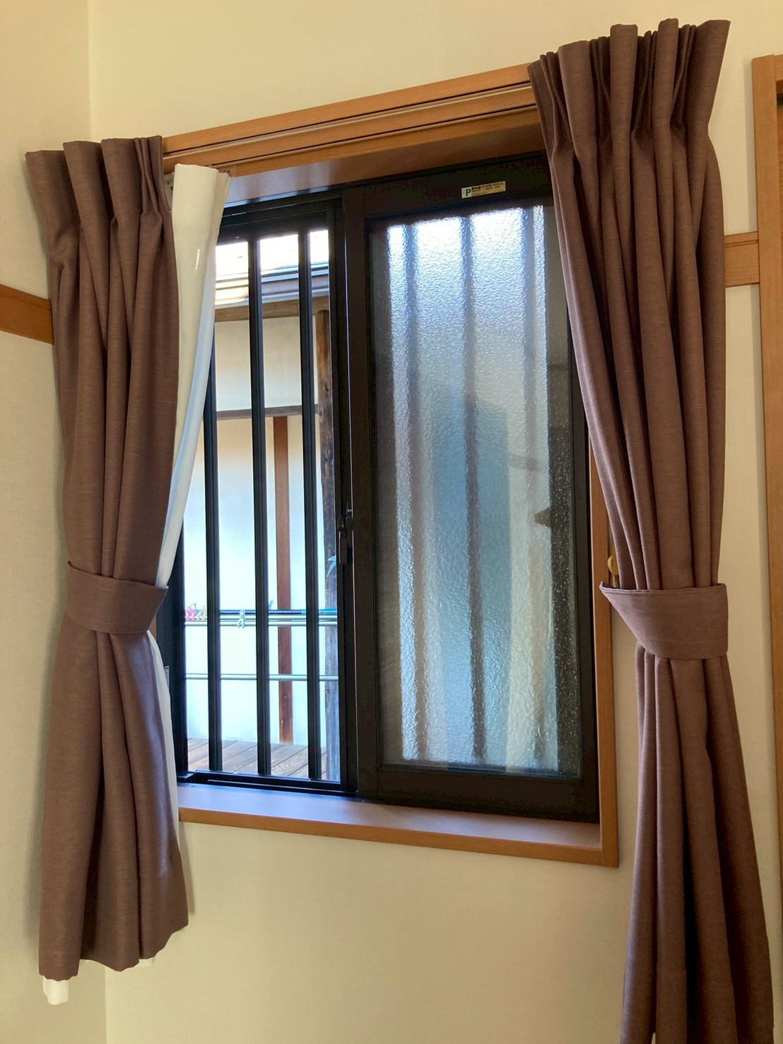 ネットアスの［松本市］内窓インプラス設置＊リビングの施工前の写真1