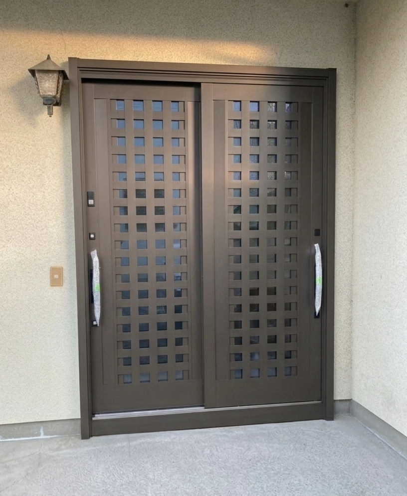 ネットアスの［安曇野市］玄関引戸リフォーム＊リシェント玄関引戸の施工後の写真1