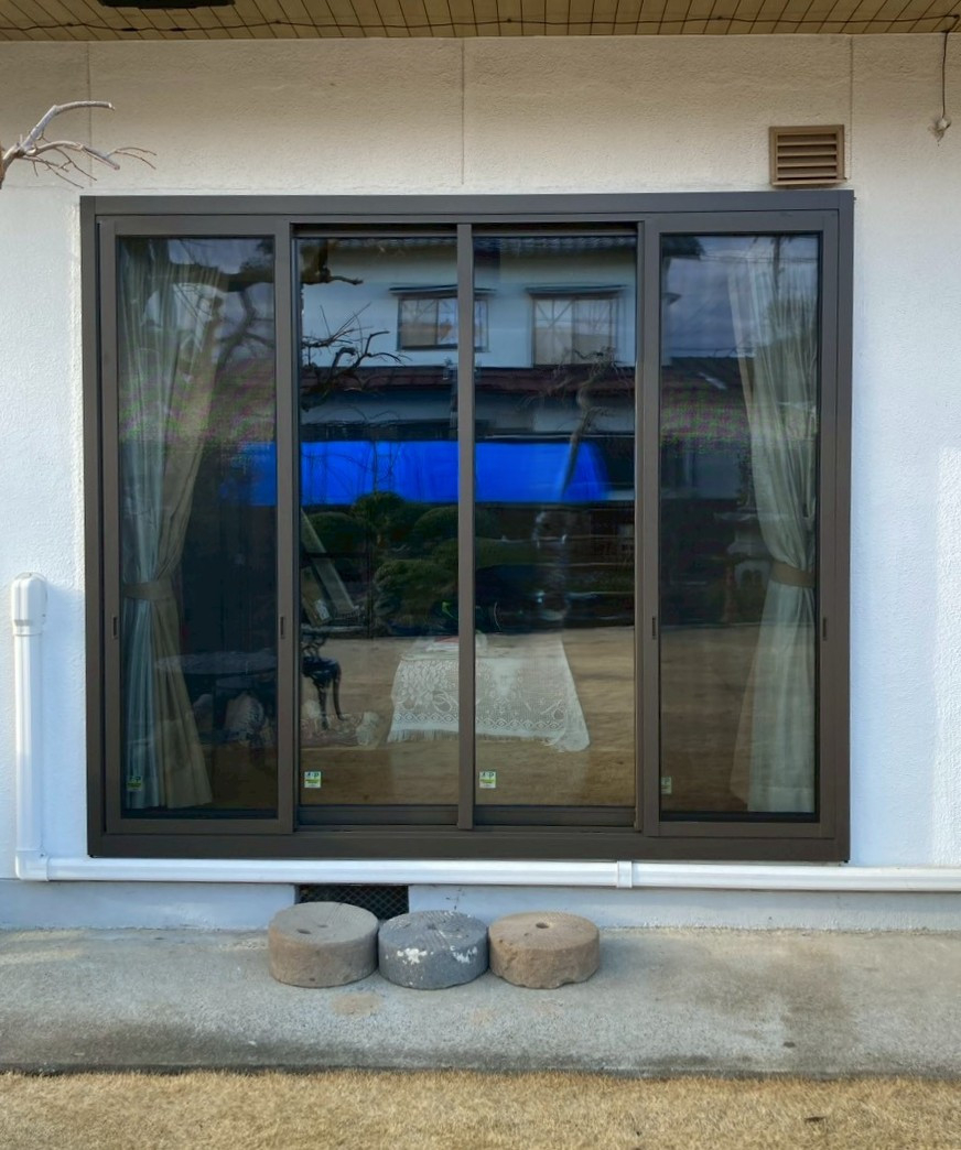 ネットアスの［松本市］防犯対策で外窓交換＊リプラストリプルガラスの施工後の写真1