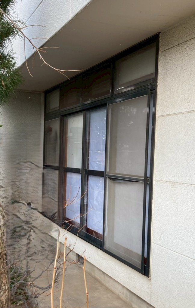 ネットアスの［塩尻市］外窓交換（カバー工法）＊ご実家の窓を断熱リフォーム！の施工前の写真1