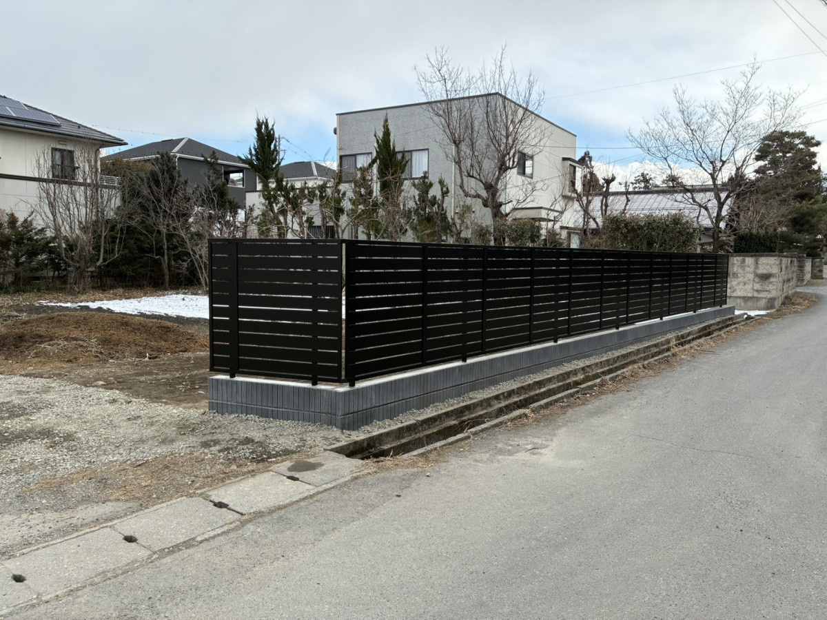 ネットアスの【安曇野市】ぶどう棚などを伐採してブロックとフェンスを施工の施工後の写真2