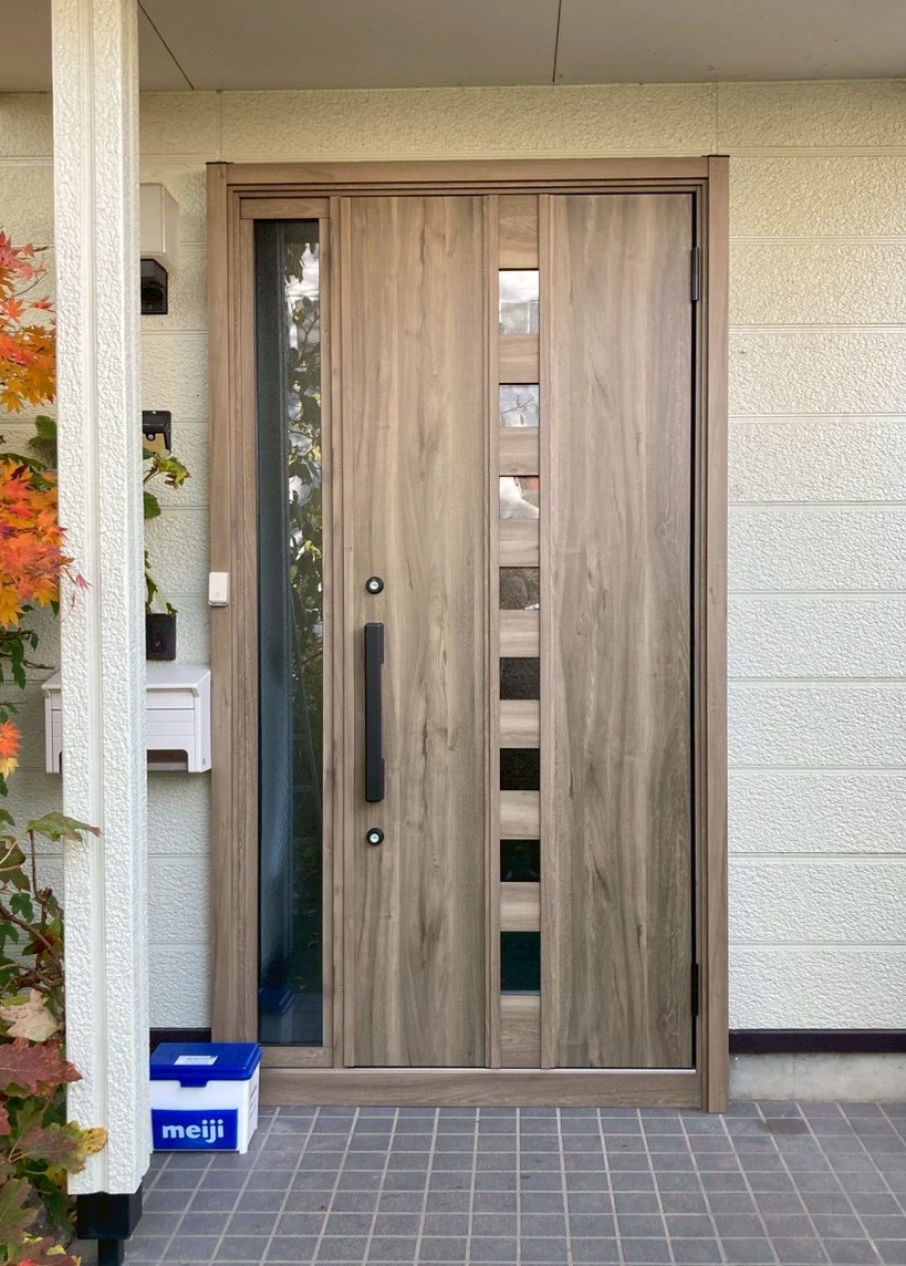 ネットアスの［安曇市］玄関ドア交換＊LIXILリシェント玄関ドアの施工後の写真1