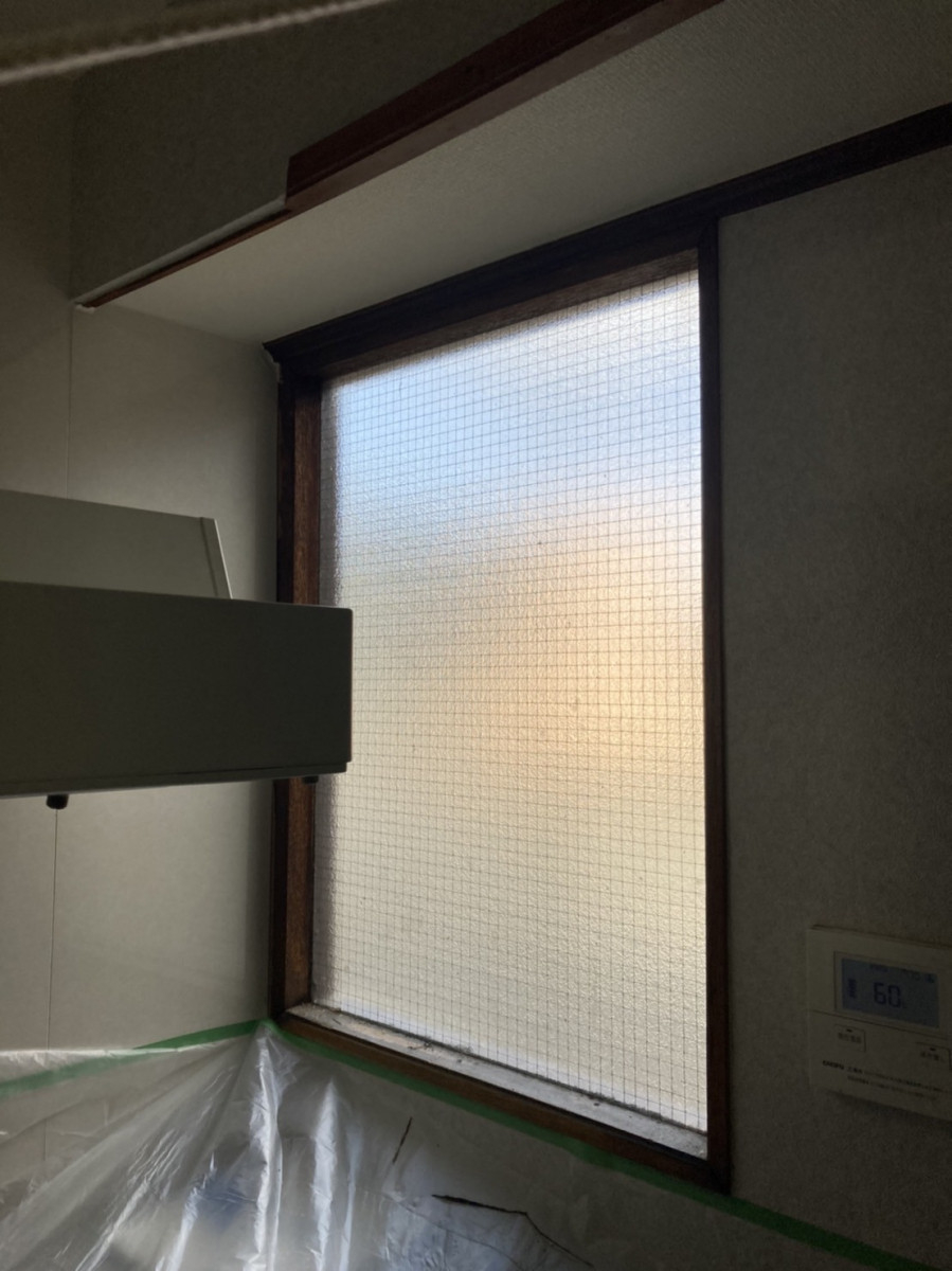 ネットアスの［安曇野市］外窓交換（はつり工法）＊キッチン　【結露対策・寒さ対策】の施工前の写真2