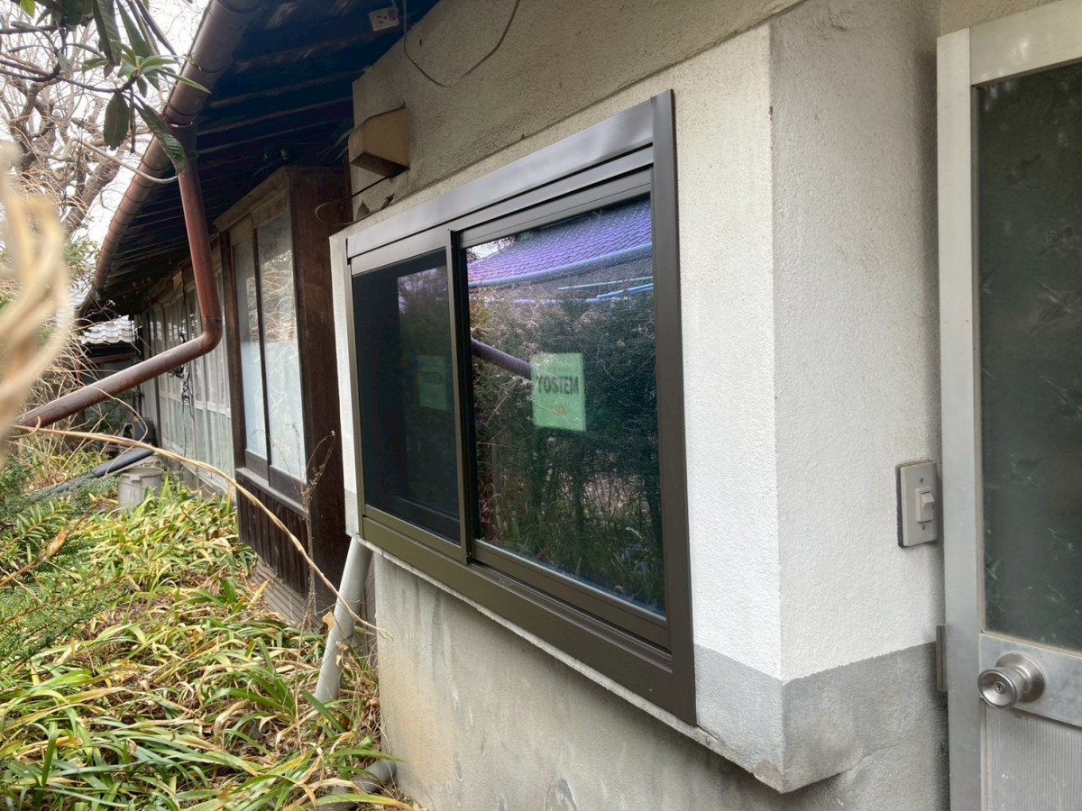 ネットアスの［安曇野市］外窓交換（はつり工法）【結露対策・暑さ、寒さ対策】の施工後の写真1