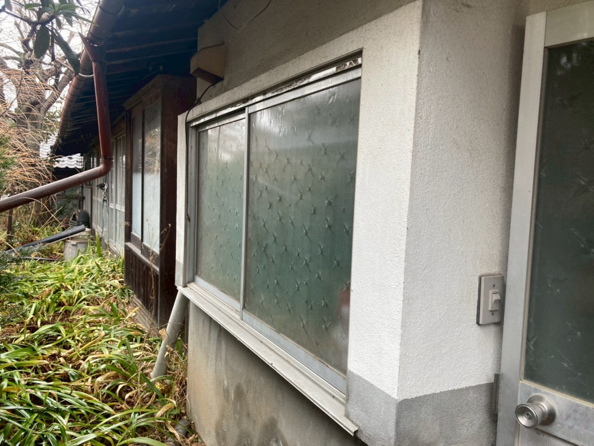 ネットアスの［安曇野市］外窓交換（はつり工法）【結露対策・暑さ、寒さ対策】の施工前の写真1
