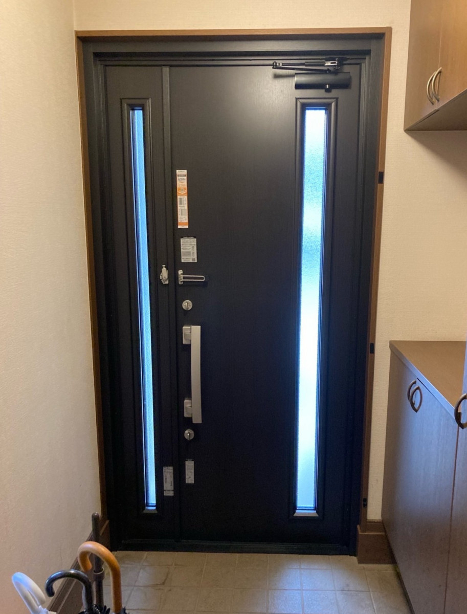 ネットアスの［塩尻市］玄関ドア交換　【開け閉めしやすく、断熱性の高い玄関にしたい！】の施工後の写真2