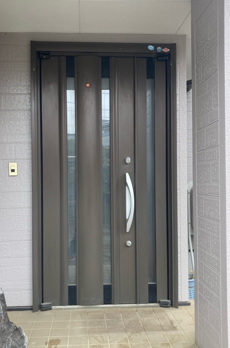 ネットアスの［塩尻市］玄関ドア交換　【開け閉めしやすく、断熱性の高い玄関にしたい！】の施工前の写真1