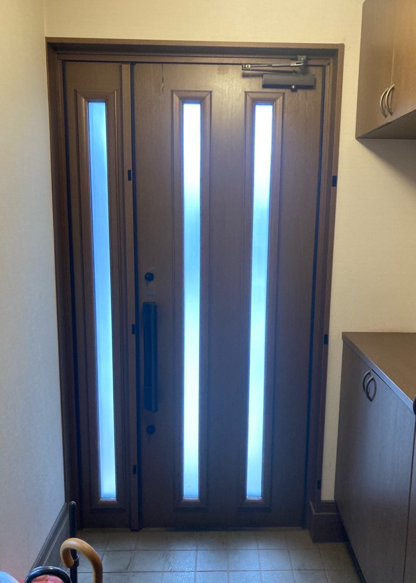 ネットアスの［塩尻市］玄関ドア交換　【開け閉めしやすく、断熱性の高い玄関にしたい！】の施工前の写真2