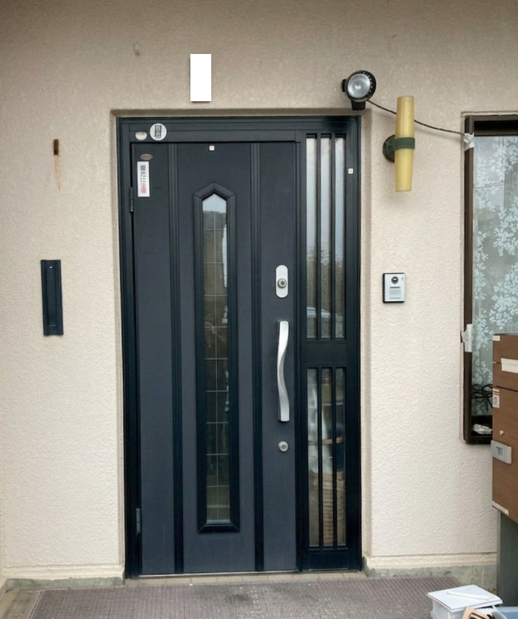 ネットアスの［松本市］玄関ドア【古くなった玄関を新しく！】の施工前の写真1