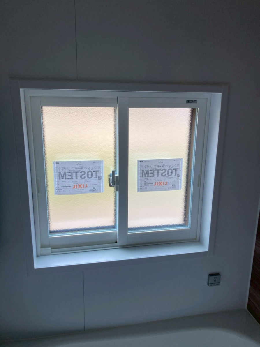 ネットアスの［松本市］浴室の窓に内窓インプラス【寒さ・ヒートショック対策】の施工後の写真1