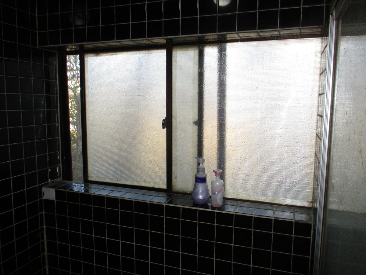 九重トーヨー住器の浴室インプラス取付の施工前の写真1