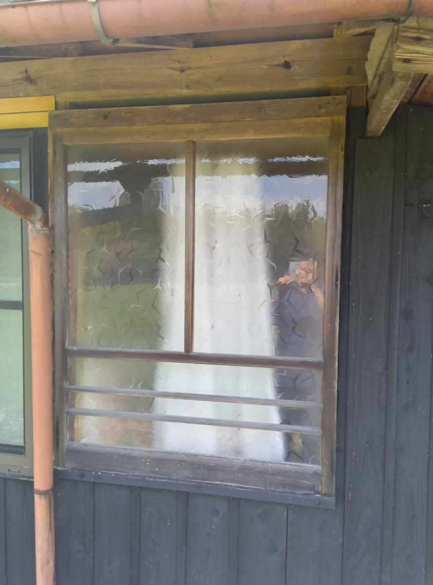 九重トーヨー住器のFIX窓の施工前の写真1