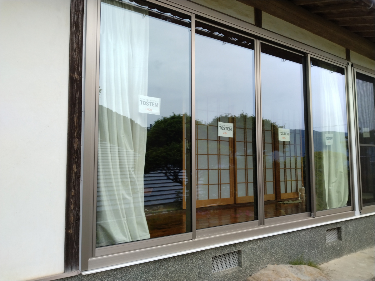 九重トーヨー住器のリプラス取付更に雨戸取付の施工後の写真1