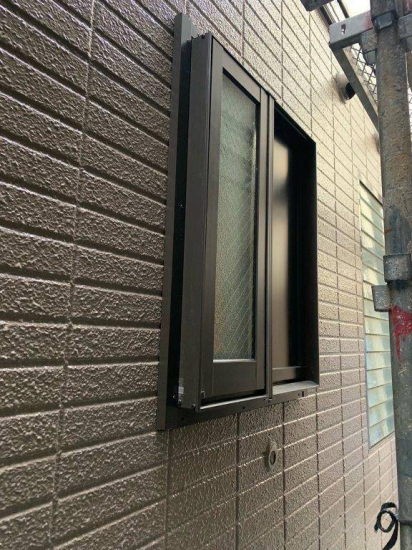 ニチヨシのお風呂場の窓カバー工事～窓面積縮小パターン～施工事例写真1