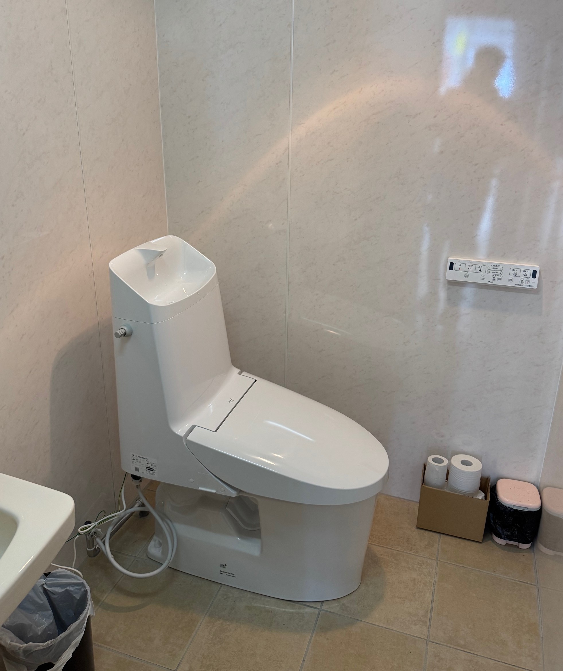 古石商店の某ホームセンターのトイレをリフォーム! 不特定多数の方が使うからこそお掃除しやすく!の施工事例詳細写真1