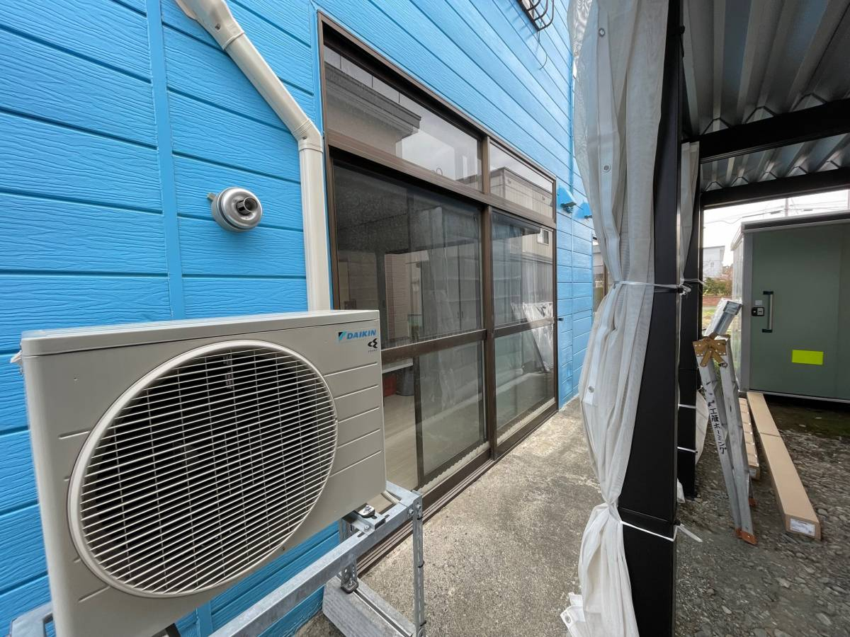 古石商店の先進リノベ事業で窓交換の施工前の写真1