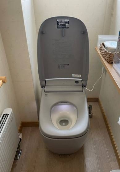 古石商店の古くなったトイレを最新の節水トイレに交換の施工前の写真1