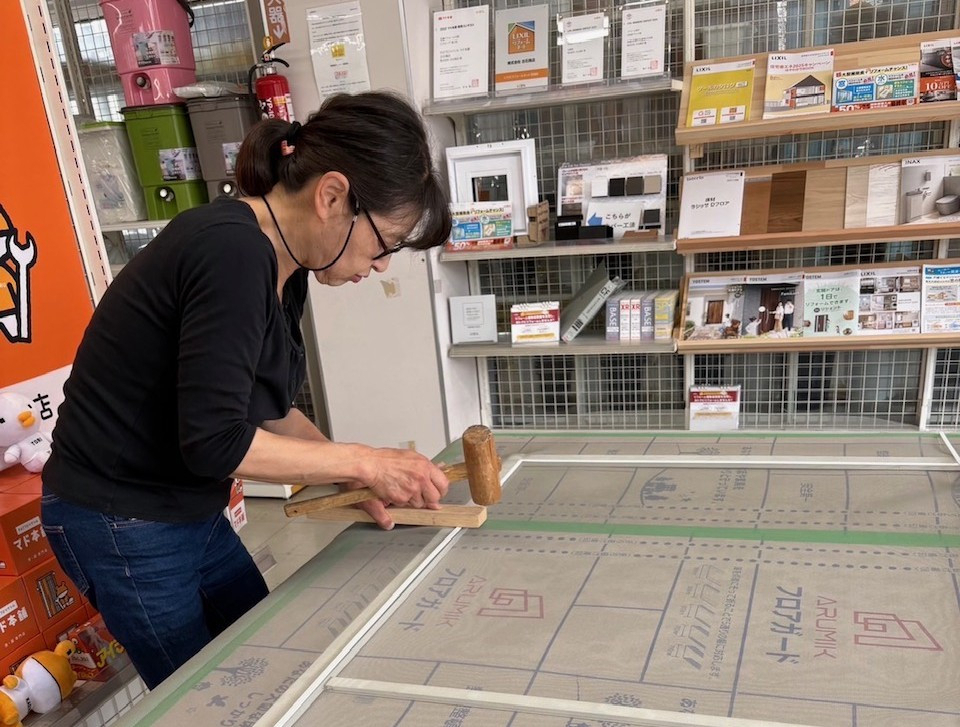 古石商店の続々と網戸張替えのお客様が来社中の施工後の写真1