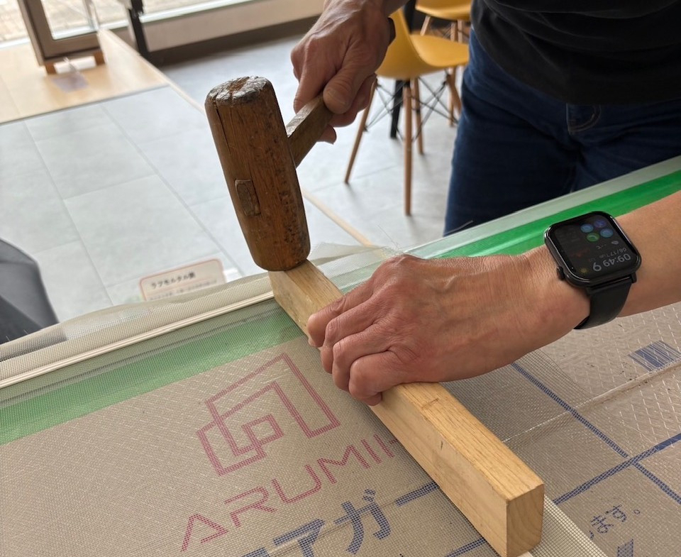 古石商店の続々と網戸張替えのお客様が来社中の施工前の写真1