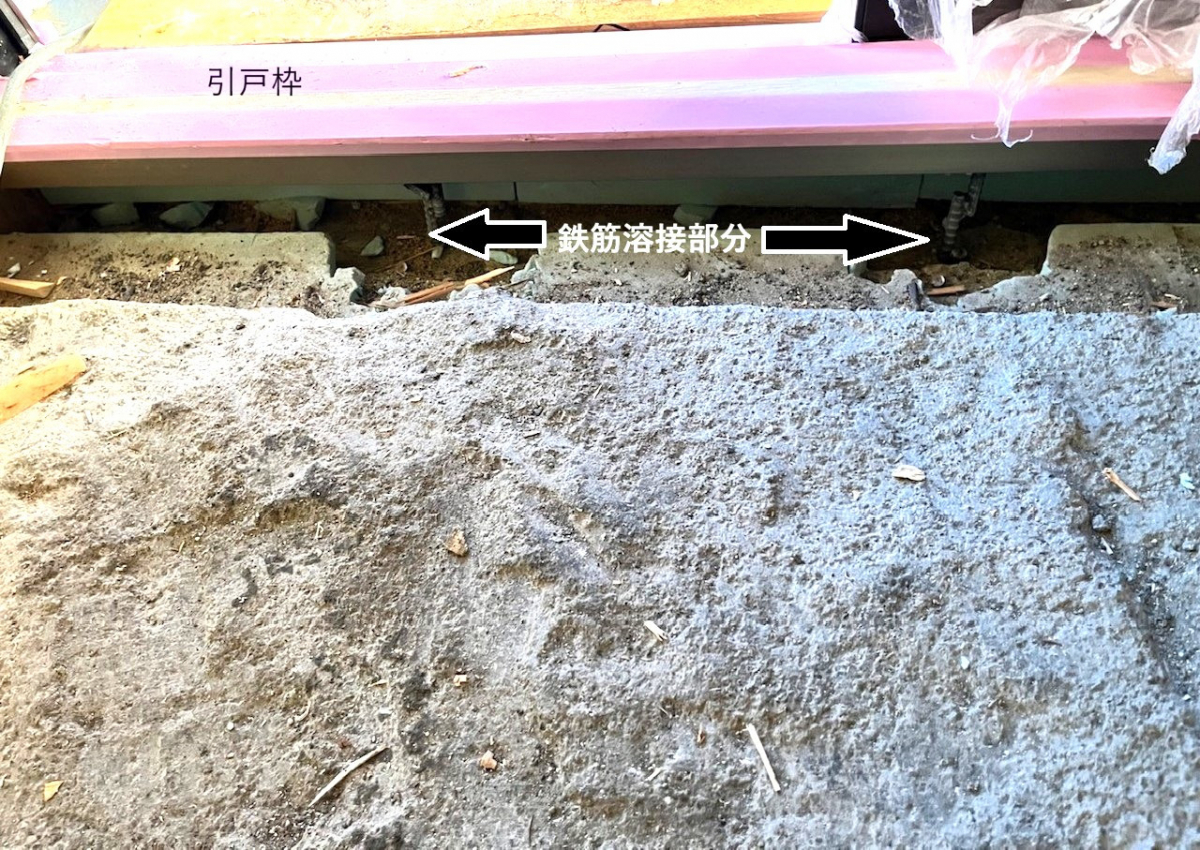 古石商店の冬になると玄関引戸の下枠が凍害で浮くことありませんか？の施工前の写真1