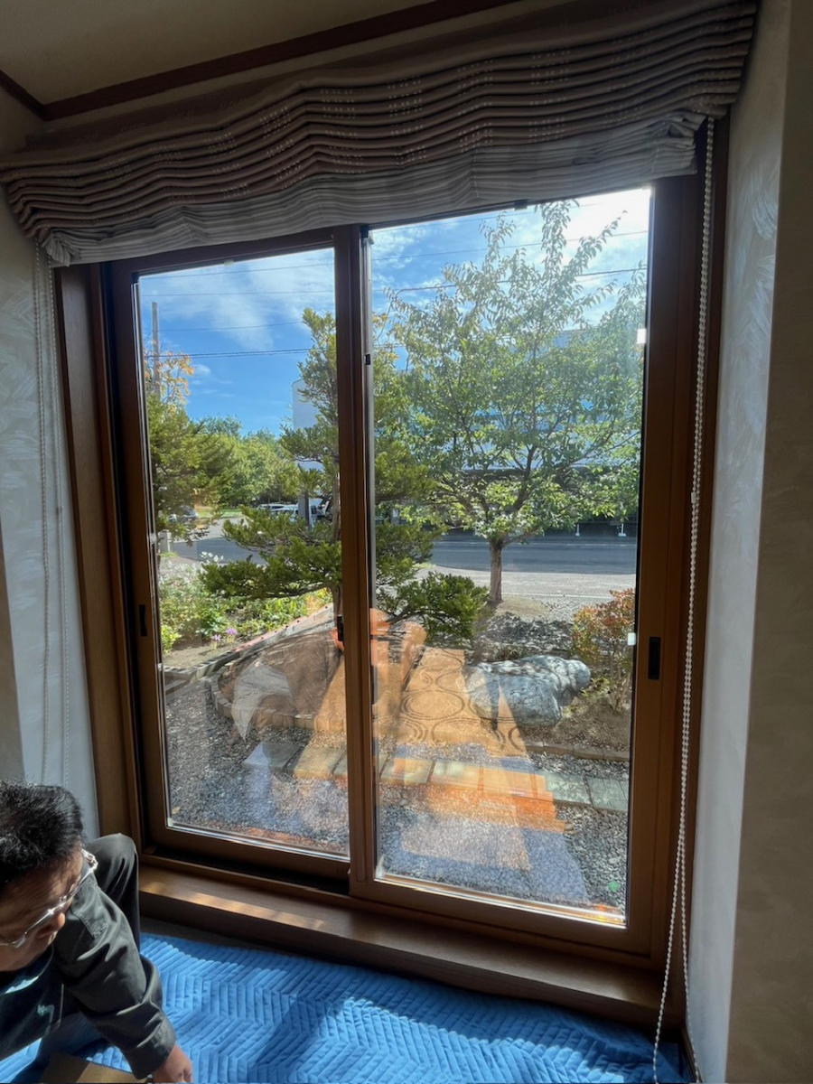 古石商店の窓リノベ活用でお得に内窓取り付け。取り付けは約30分。暖冷房費対策、騒音対策にもなります。の施工前の写真1