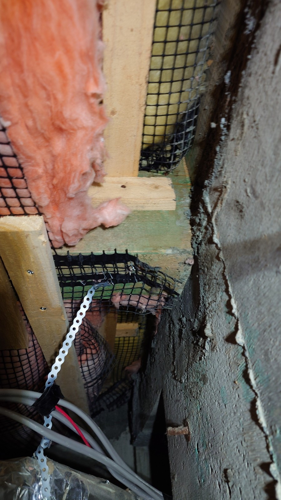 古石商店の床が冷たい！を解消！　まるごと断熱　ウレタン充填工事の現場をご紹介。目的は灯油代節約です。の施工前の写真2