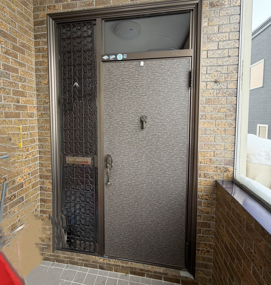 古石商店の窓リノベ２０２６活用で玄関ドアもお得に交換、LIXILのリシェントなら他社よりさらにお得！の施工前の写真1