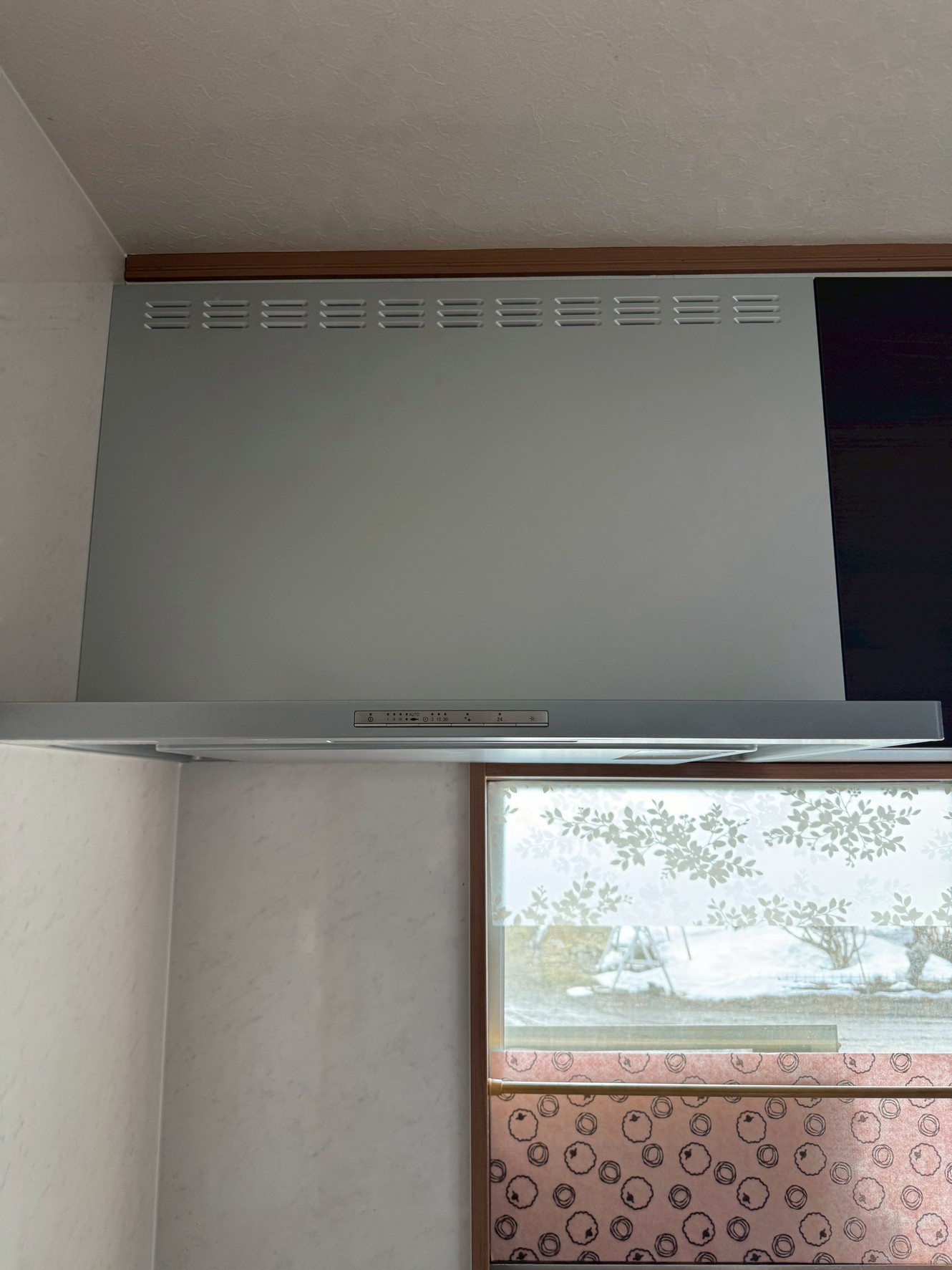 古石商店の岩見沢市プレミアム建設券でお得にレンジフードを交換、このレンジフード１０年メンテナンスフリーです。の施工後の写真1