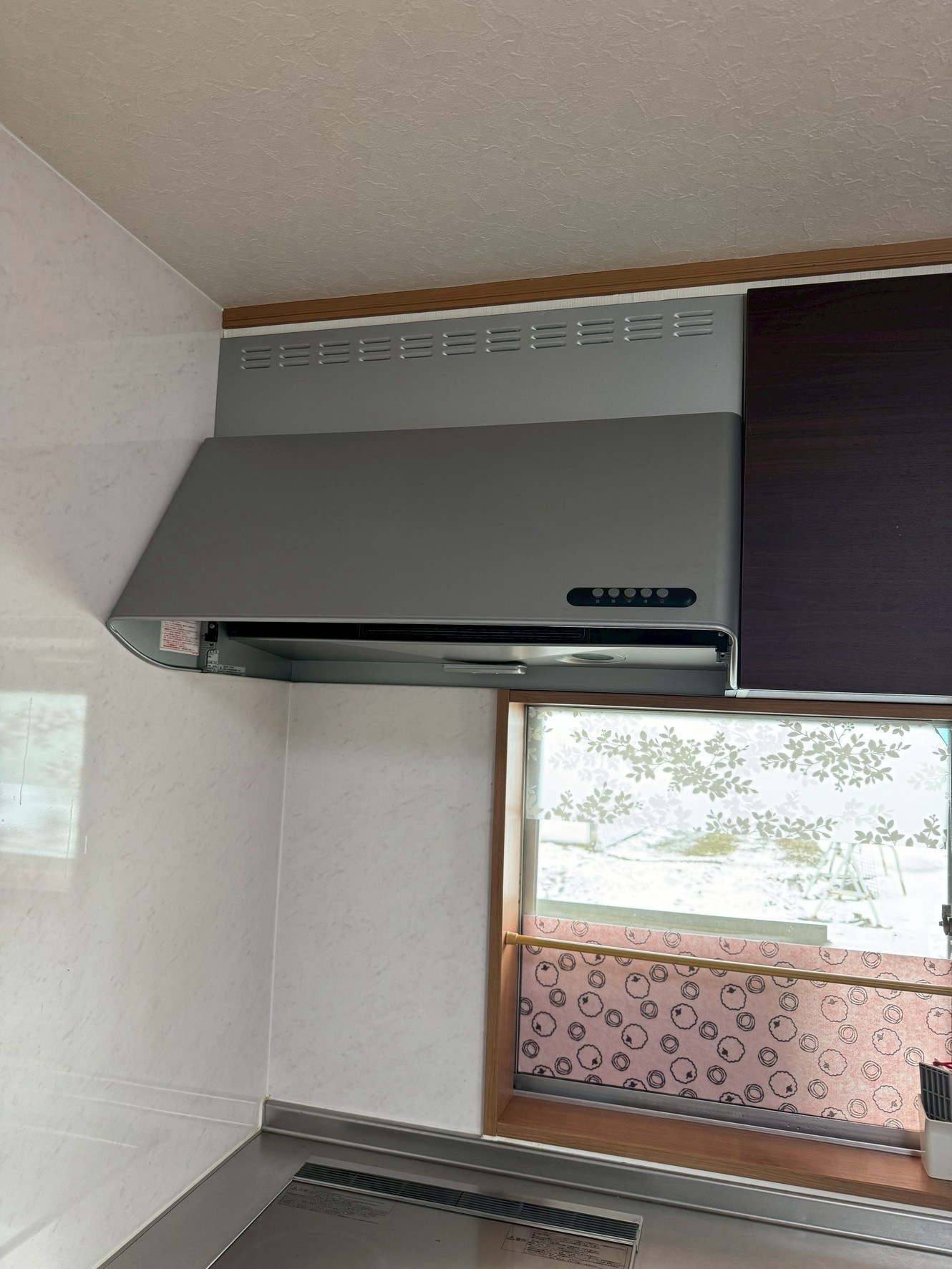 古石商店の岩見沢市プレミアム建設券でお得にレンジフードを交換、このレンジフード１０年メンテナンスフリーです。の施工前の写真1