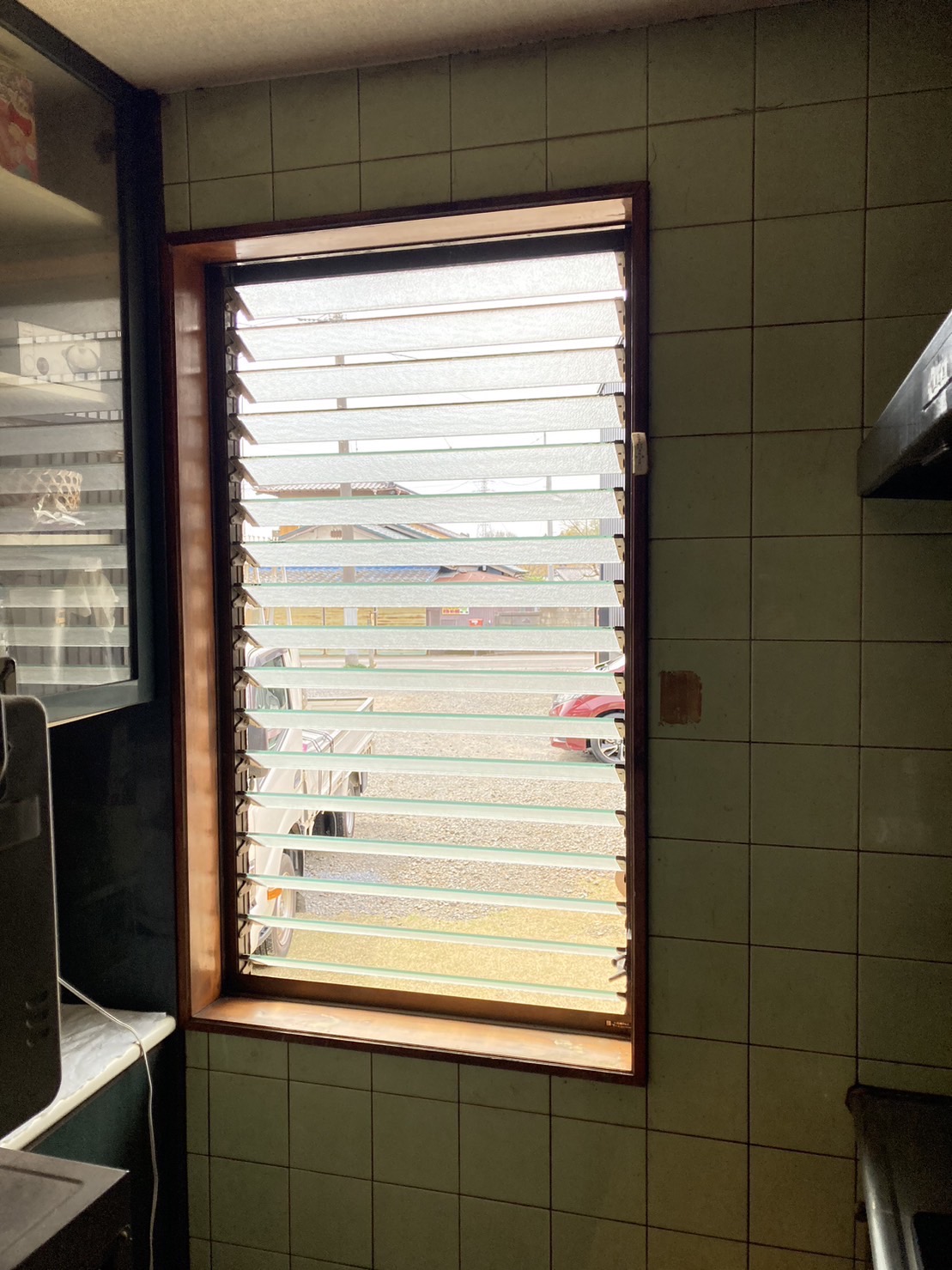 ルーバー窓のすき間風対策に つくば住生活 つくば店のブログ 写真1