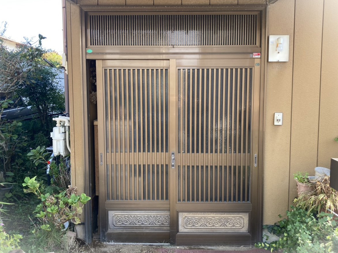 つくば住生活 つくば店の【つくば市】玄関引戸交換で毎日使う玄関をより快適に☆の施工前の写真1