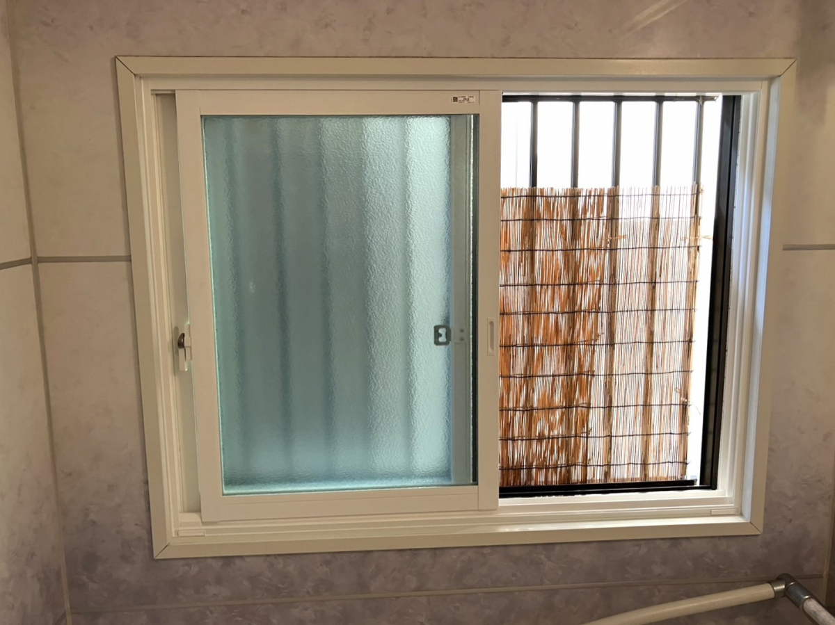 つくば住生活 つくば店の寒い浴室は内窓で対策を!快適なバスルームをインプラスで。<茨城県かすみがうら市の施工例>の施工後の写真1