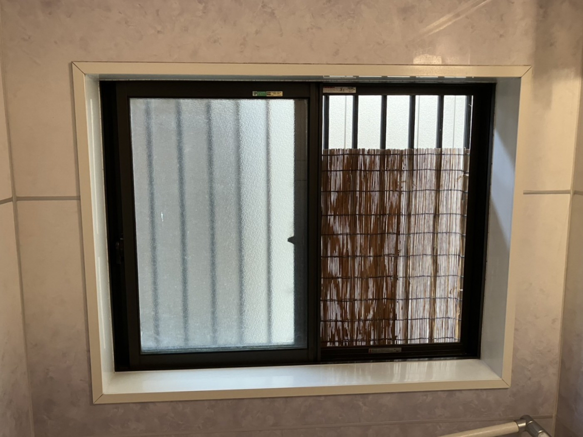 つくば住生活 つくば店の寒い浴室は内窓で対策を!快適なバスルームをインプラスで。<茨城県かすみがうら市の施工例>の施工前の写真1