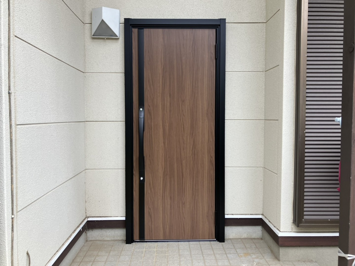 つくば住生活 つくば店の玄関ドアの交換なら補助金対応のリシェントで！断熱性も防犯性もUPな玄関に。＜茨城県つくば市＞の施工後の写真1