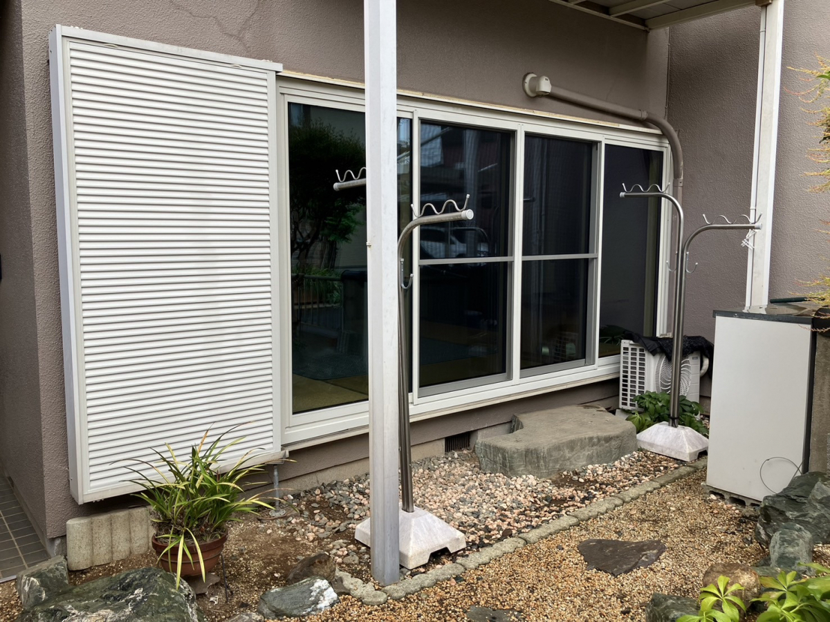 つくば住生活 つくば店の雨戸と窓を一気に新しく。動きも見た目も断熱性も向上した窓まわりリフォーム＜茨城県牛久市＞の施工後の写真1