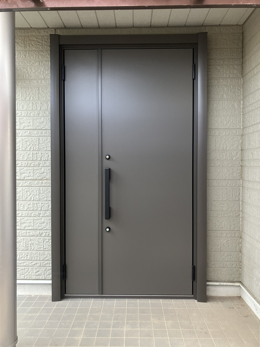 つくば住生活 つくば店の【補助金対象】古くなった玄関を１日で「断熱仕様」の最新ドアへ交換＜茨城県牛久市＞の施工後の写真1