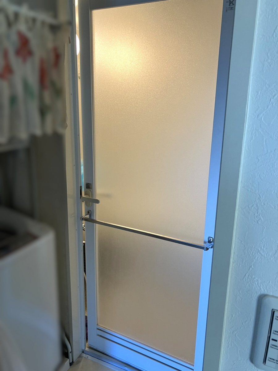 つくば住生活 つくば店の浴室ドア交換＜開きドアから中折れドアへ＞茨城県つくば市の施工例の施工前の写真1