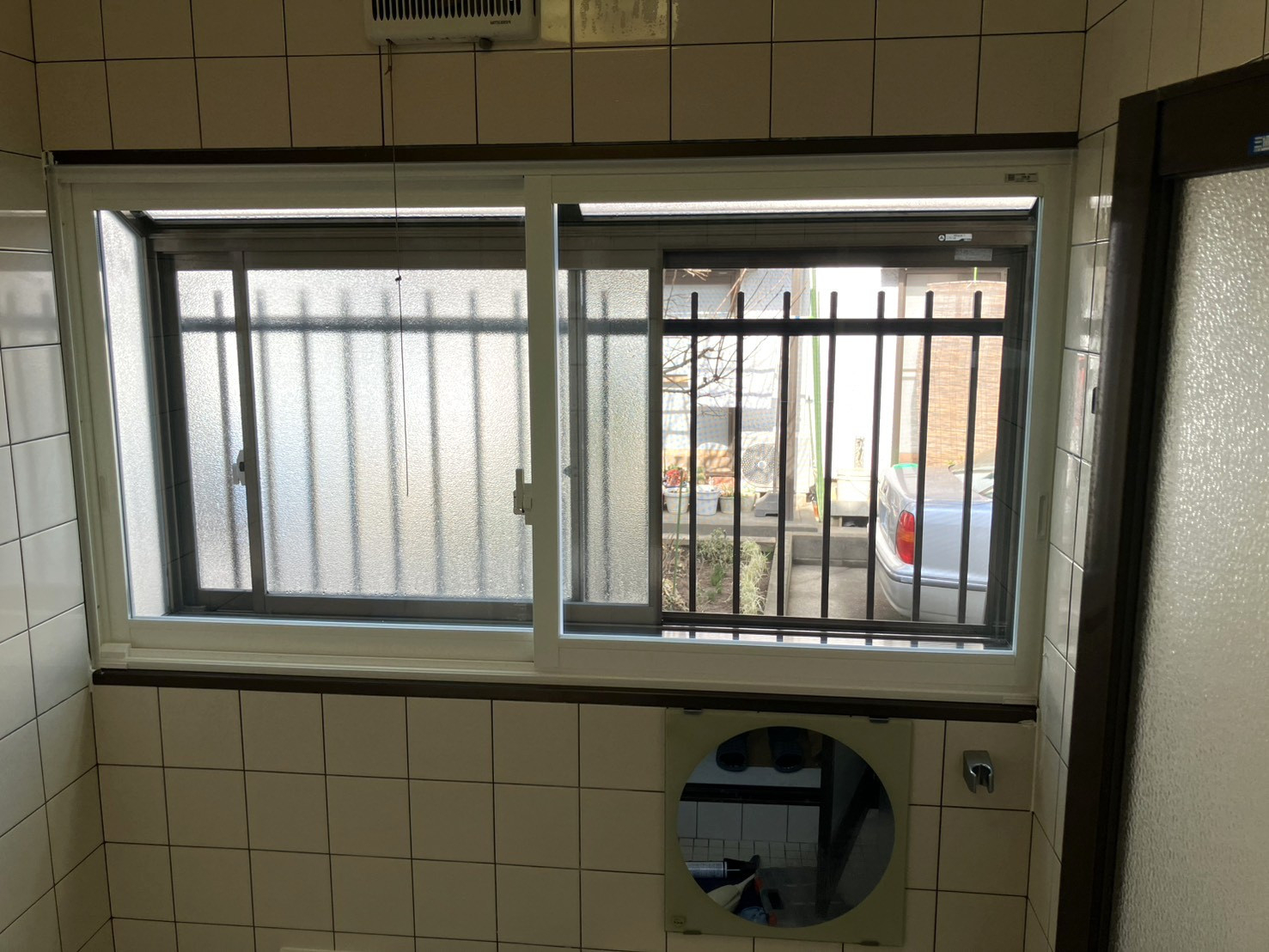 つくば住生活 つくば店の浴室の寒さ対策におすすめ！内窓リフォーム｜茨城県つくば市のLIXIL「インプラス」施工事例の施工後の写真1