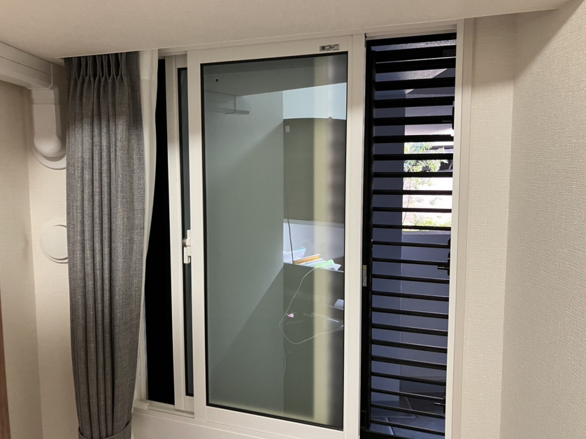 つくば住生活 つくば店のマンション北側の寒さ・廊下の足音対策｜インプラス＋真空ガラスで高断熱・防音リフォーム【補助金対象】の施工後の写真1