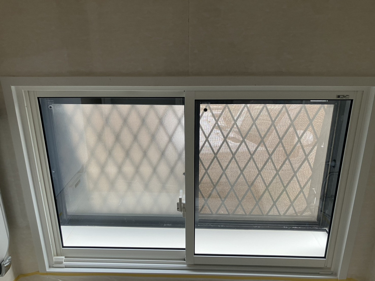 つくば住生活 つくば店の【浴室の寒さ対策】LIXILインプラス×真空ガラス「スペーシアクール」で快適＆省エネな内窓リフォームの施工後の写真1