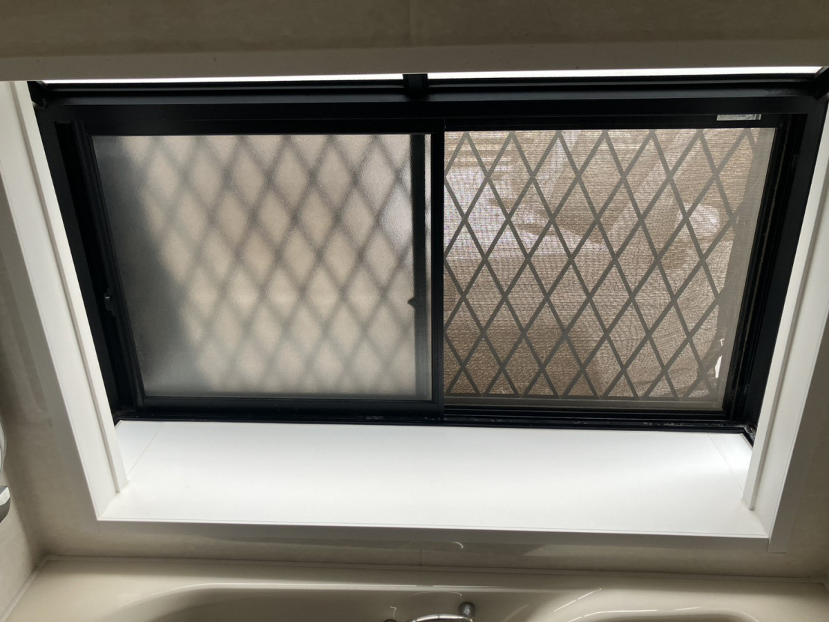 つくば住生活 つくば店の【浴室の寒さ対策】LIXILインプラス×真空ガラス「スペーシアクール」で快適＆省エネな内窓リフォームの施工前の写真1