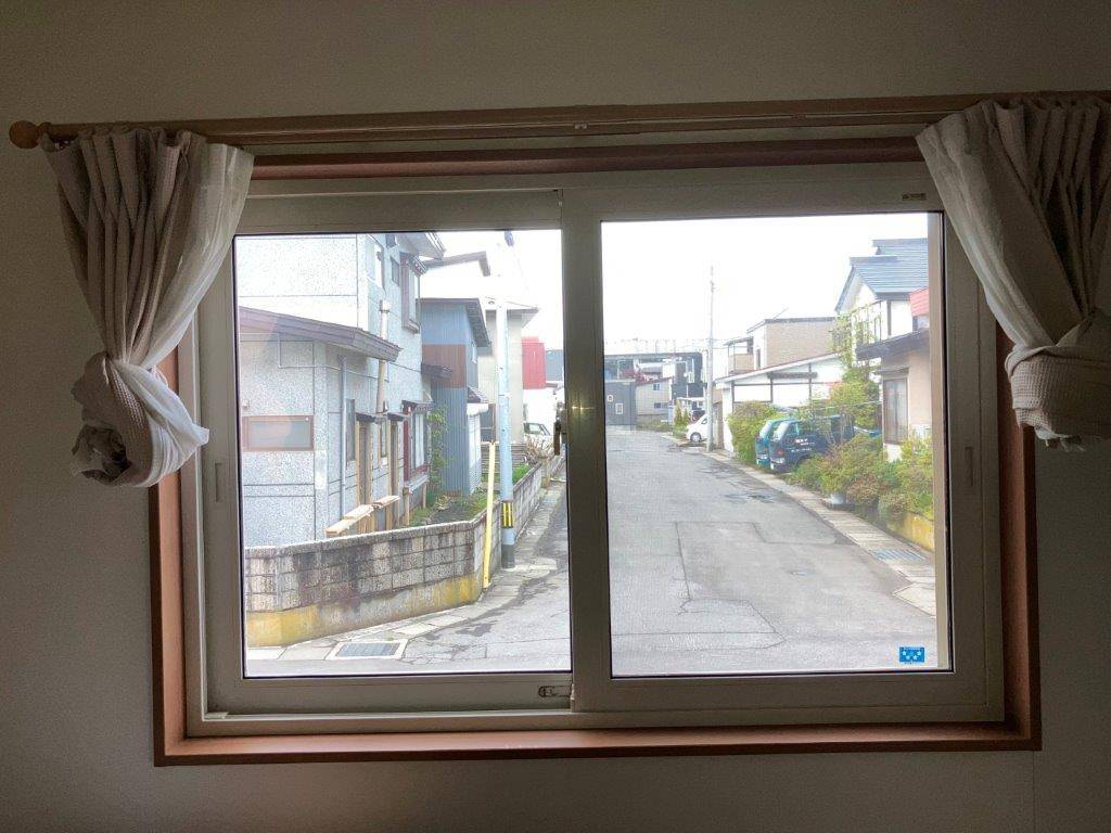 三幸トーヨー住器の内窓取付て国から50％の補助をしてもらおー！（笑）の施工前の写真2