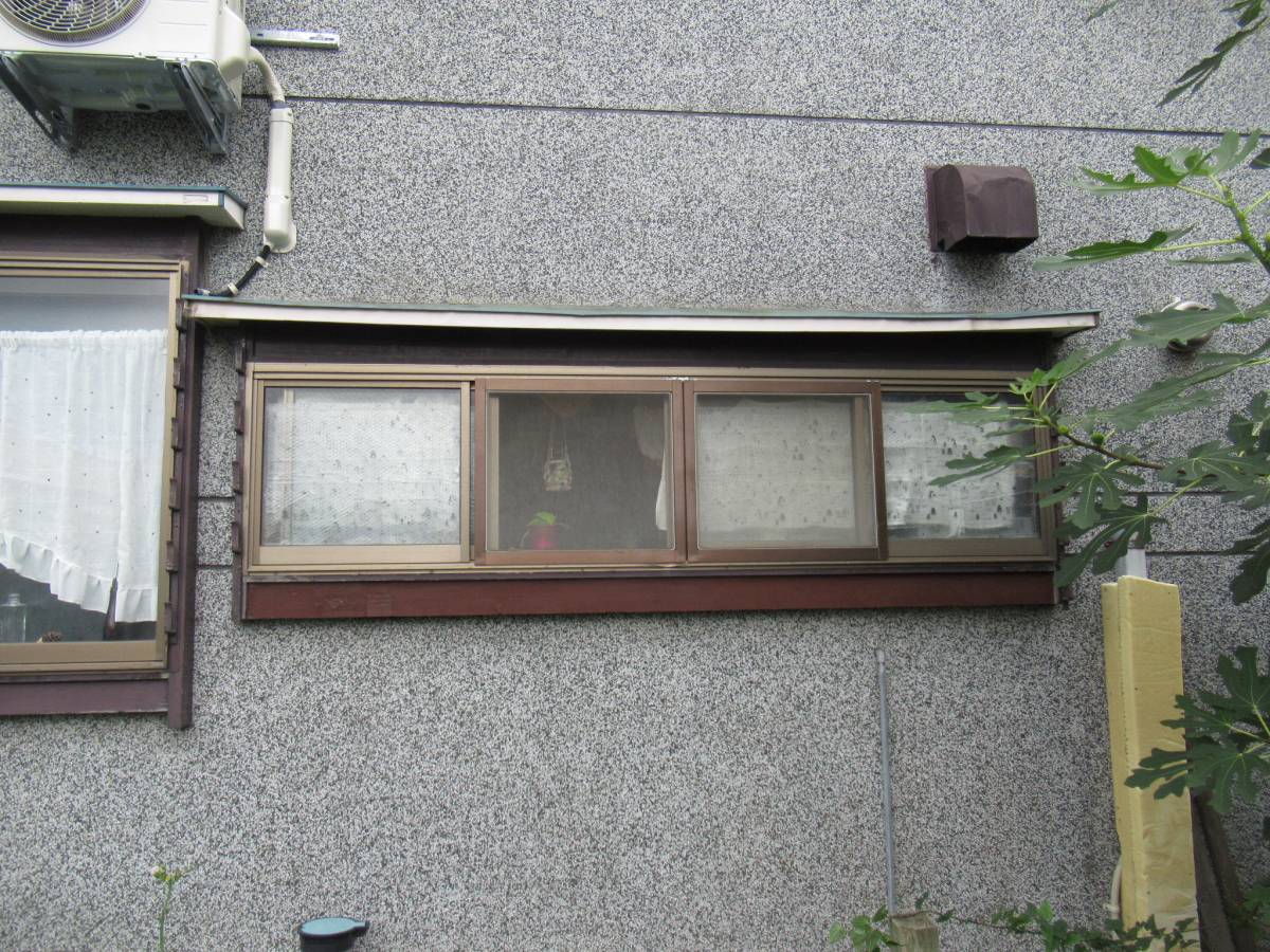 三幸トーヨー住器の窓リノベ補助金で外窓交換工事の施工前の写真1
