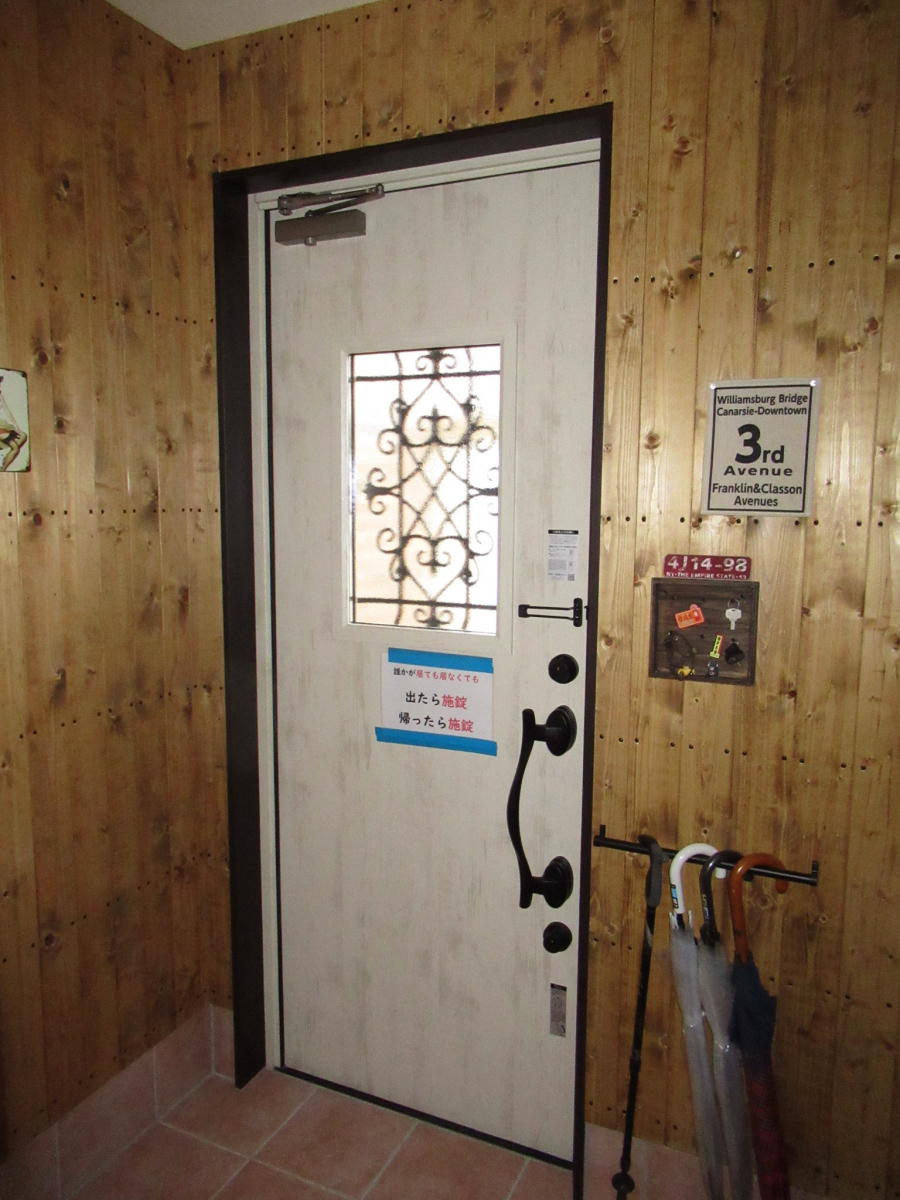 三幸トーヨー住器の玄関ドアリフォームの施工後の写真2