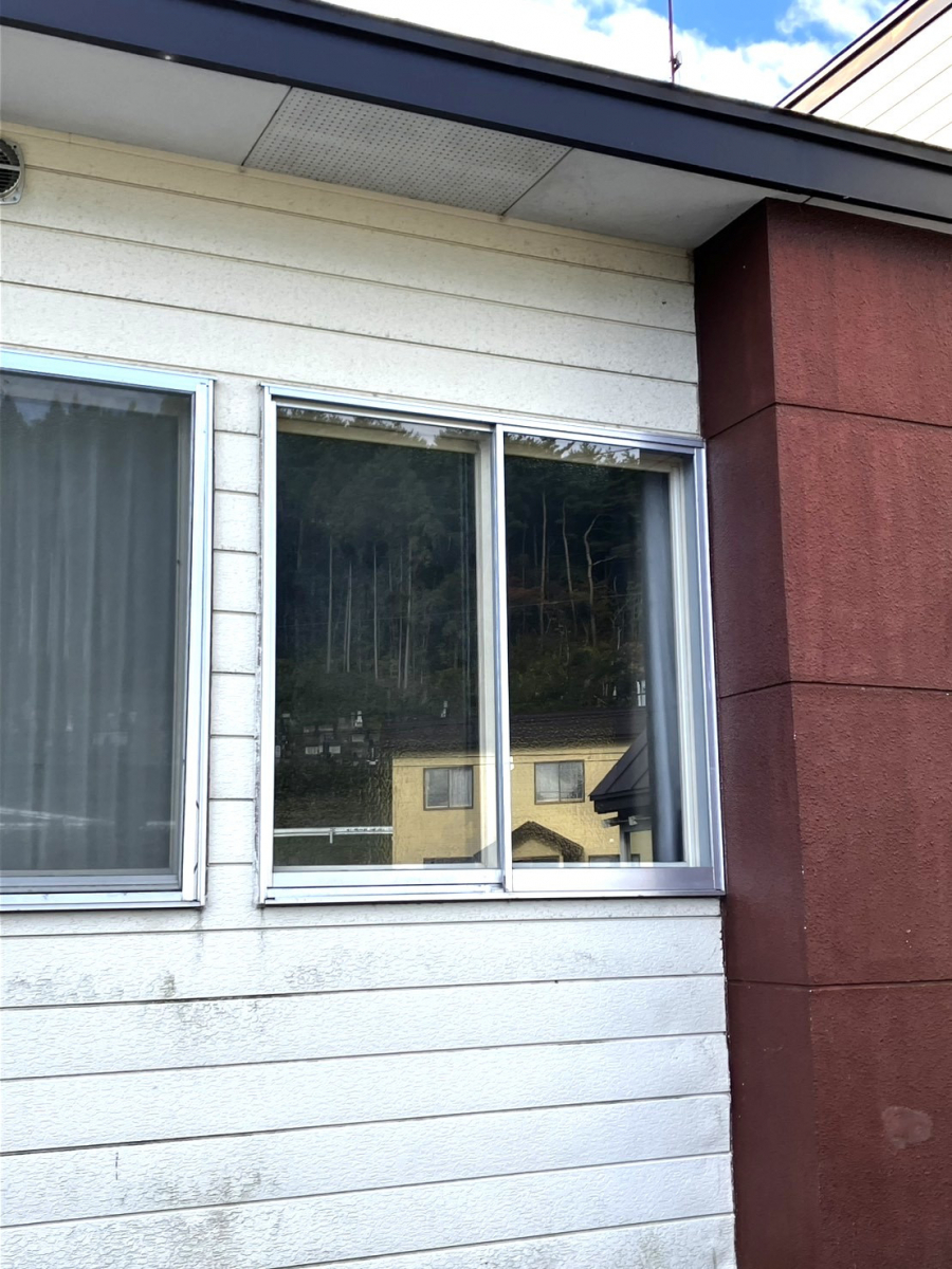 三幸トーヨー住器のガラス修理のご依頼です🪟の施工後の写真1