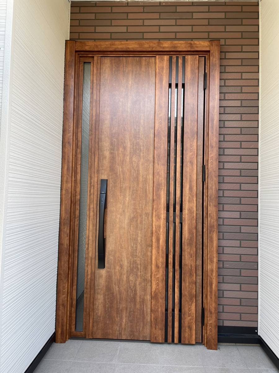マドクターXの玄関ドア改修工事の施工後の写真1
