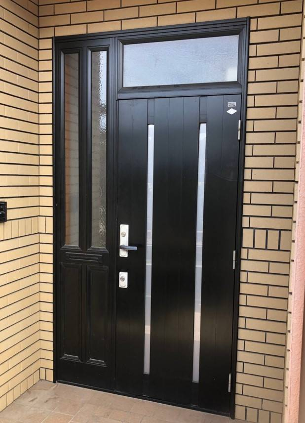 マドクターXの玄関ドア交換工事☆1dayリフォーム☆の施工前の写真1