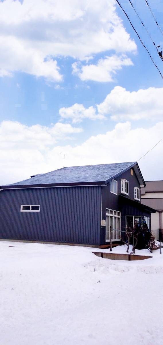 AOBT 浪岡インター店のトタン屋根の葺き替え工事の施工前の写真1