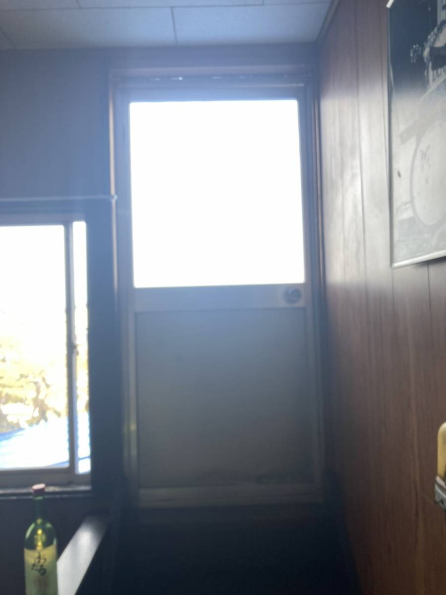 AOBT 浪岡インター店の勝手口ドア交換工事の施工前の写真2